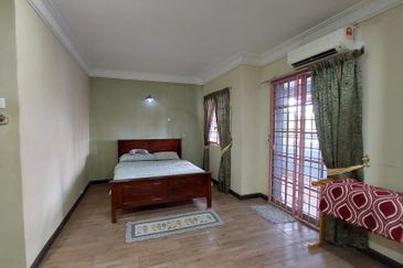 Fully Furnished (22ft x 92ft) 2 Storey Terrace Taman Seri Delek Klang 