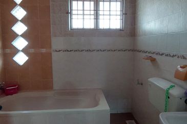 Fully Furnished (22ft x 92ft) 2 Storey Terrace Taman Seri Delek Klang 