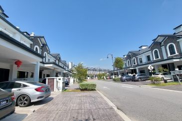 Jewels of Grasmere, Setia Marina