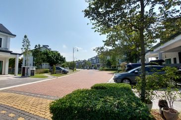 Jewels of Grasmere, Setia Marina