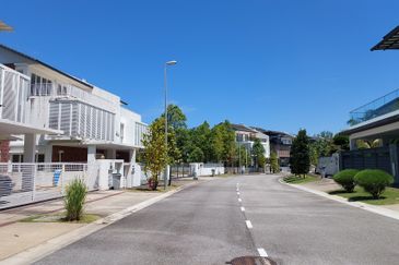 TAMAN BUKIT CHEMARA(CHEMARA HILL)