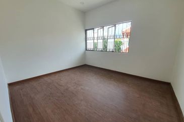 SS2 Bungalow House For Sale