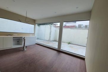 SS2 Bungalow House For Sale