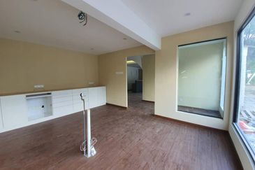 SS2 Bungalow House For Sale