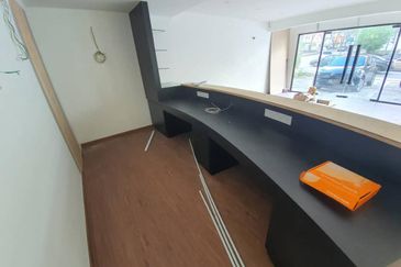 SS2 Bungalow House For Sale