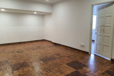 SS2 Bungalow House For Sale