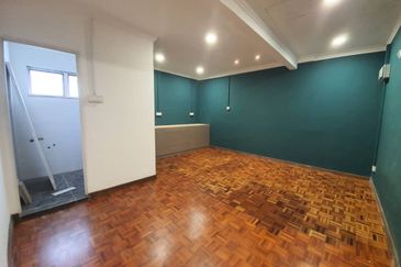 SS2 Bungalow House For Sale