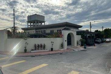 Bungalow Desa Pandan Fire Sale 