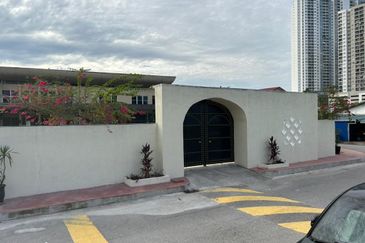 Bungalow Desa Pandan Fire Sale 