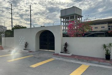 Bungalow Desa Pandan Fire Sale 