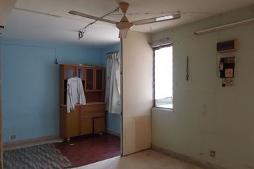 CORNER  2 STOREY TERRACED HOUSE FOR SALE