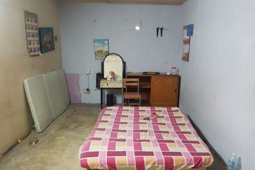 CORNER  2 STOREY TERRACED HOUSE FOR SALE