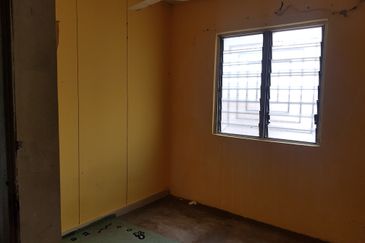 CORNER  2 STOREY TERRACED HOUSE FOR SALE