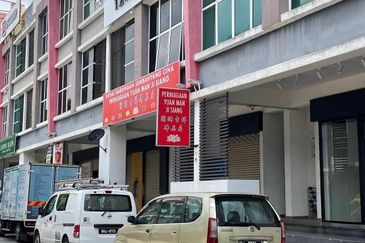 3 Storey Shop at Ara Damansara PJ For Sale