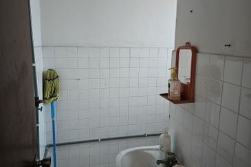 Sri Petaling Second Floor Shop For Rent