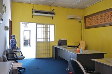 Sri Petaling Second Floor Shop For Rent