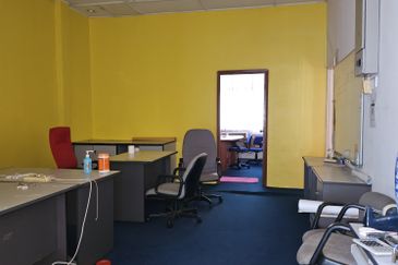 Sri Petaling Second Floor Shop For Rent