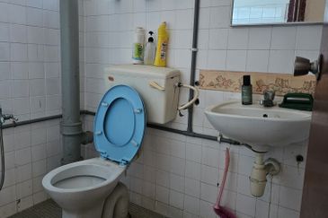 Sri Petaling Second Floor Shop For Rent