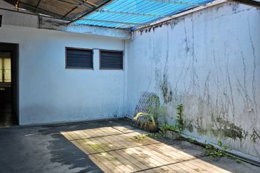 Sri Petaling Second Floor Shop For Rent