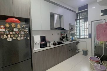 D'Summit Residences @ Kempas Utama