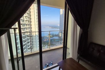 Baypoint @ Country Garden Danga Bay