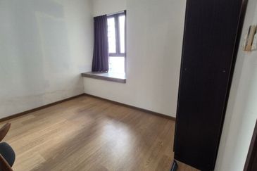 Baypoint @ Country Garden Danga Bay