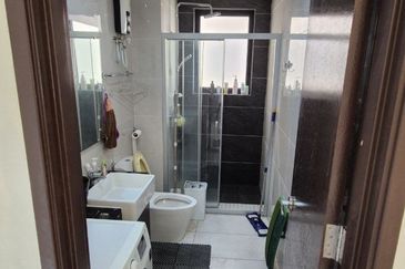 Baypoint @ Country Garden Danga Bay