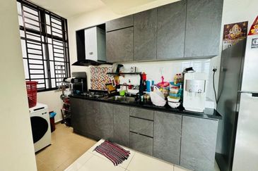 D'Summit Residences @ Kempas Utama