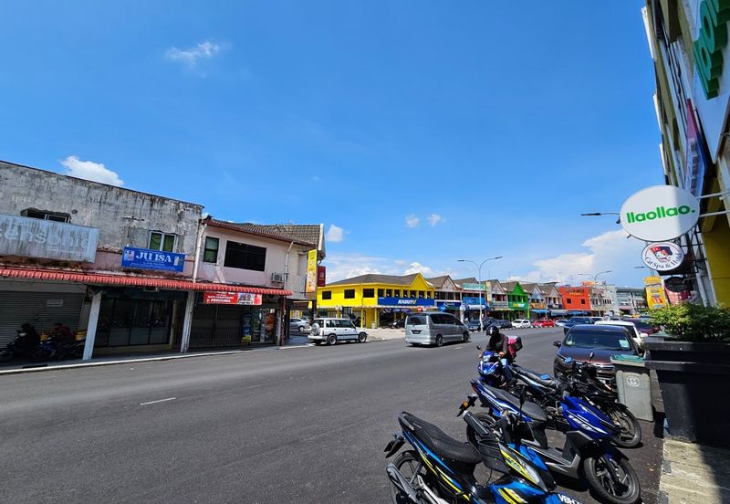 kota tinggi shop@ jln niaga