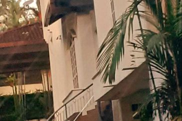 Bukit Tunku Adjoning Semi D For Sale