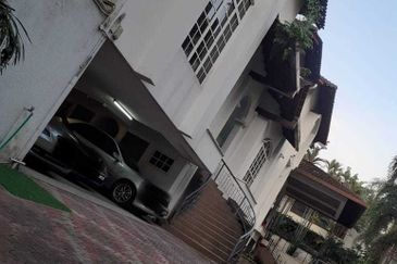 Bukit Tunku Adjoning Semi D For Sale