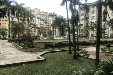 Pangsapuri Bukit Awansari (OG Court)