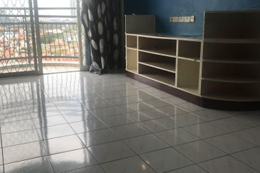 Pangsapuri Bukit Awansari (OG Court)