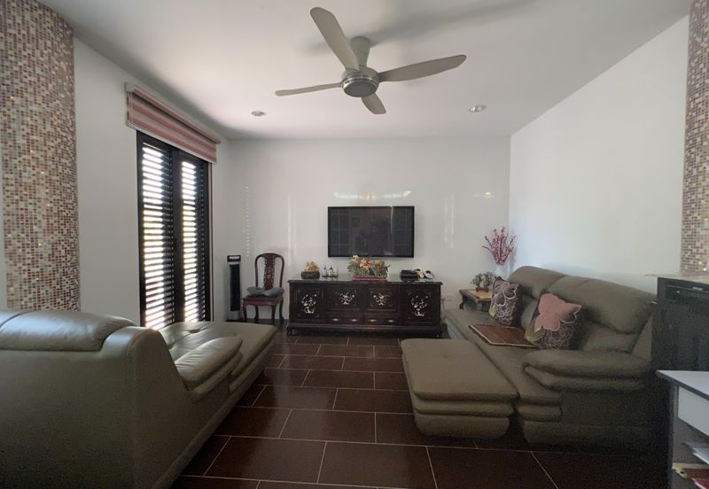 Jalan Suasana, Bandar Tun Hussein Onn