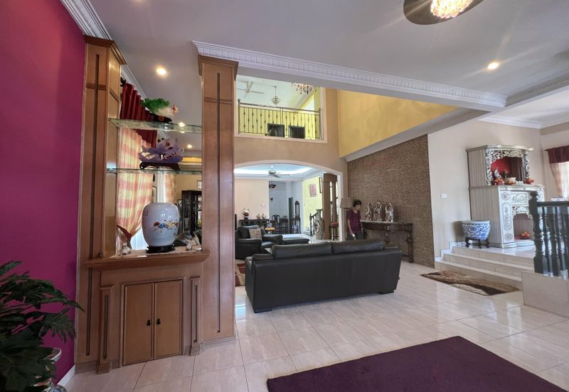 Jalan Suasana, Bandar Tun Hussein Onn