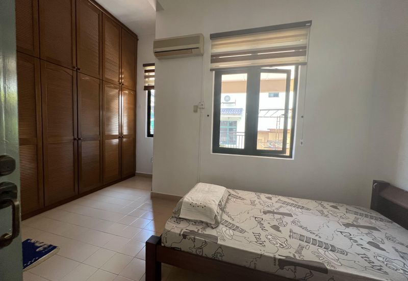 Jalan Suasana, Bandar Tun Hussein Onn