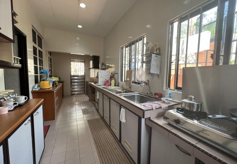 Jalan Suasana, Bandar Tun Hussein Onn