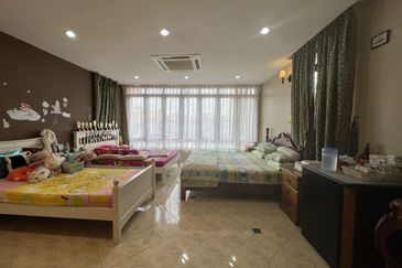 Jalan Suasana, Bandar Tun Hussein Onn