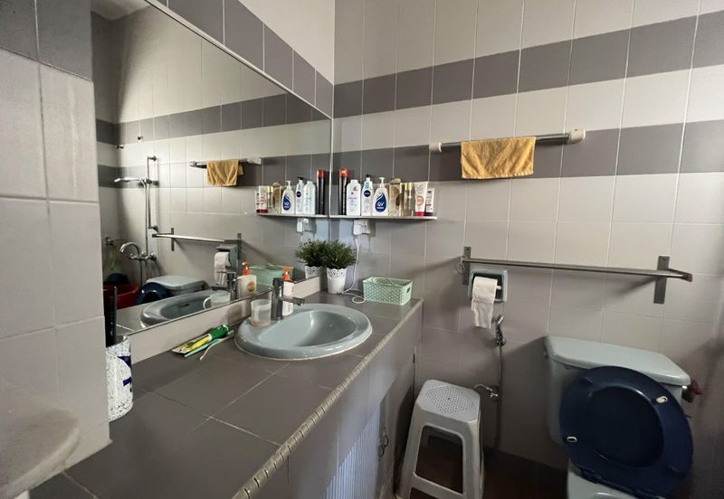 Jalan Suasana, Bandar Tun Hussein Onn