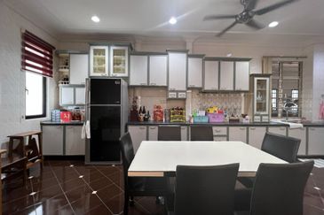 Jalan Suasana, Bandar Tun Hussein Onn