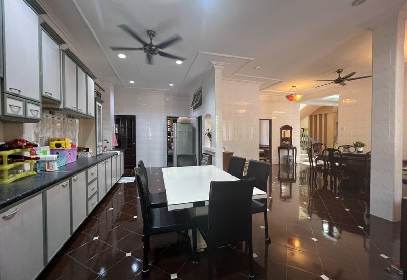 Jalan Suasana, Bandar Tun Hussein Onn