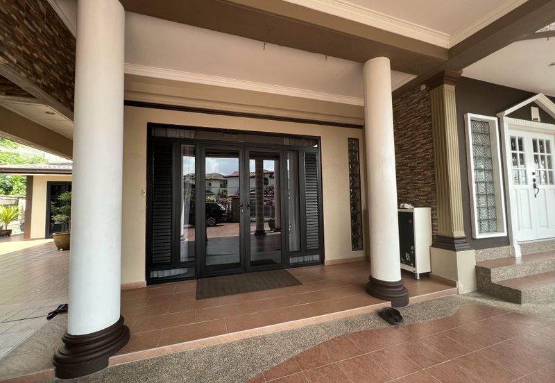 Jalan Suasana, Bandar Tun Hussein Onn