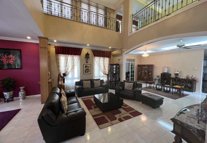 Jalan Suasana, Bandar Tun Hussein Onn