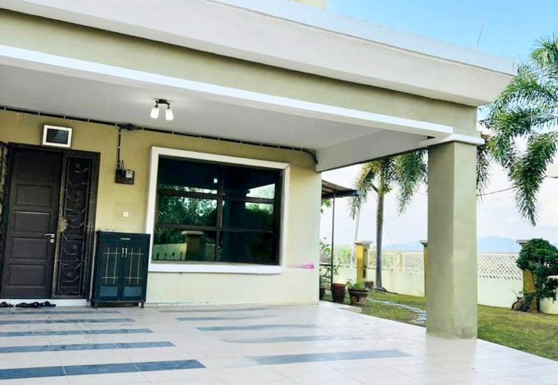 Corner Lot Suria Residences Mantin