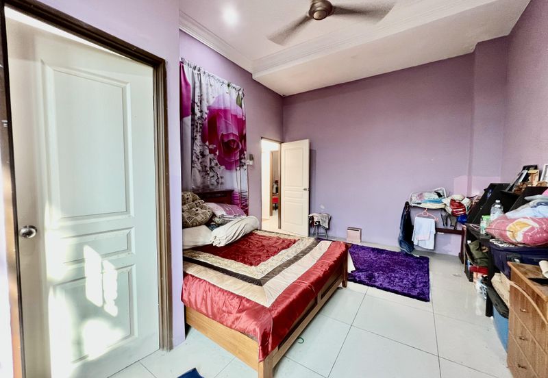 Corner Lot Suria Residences Mantin