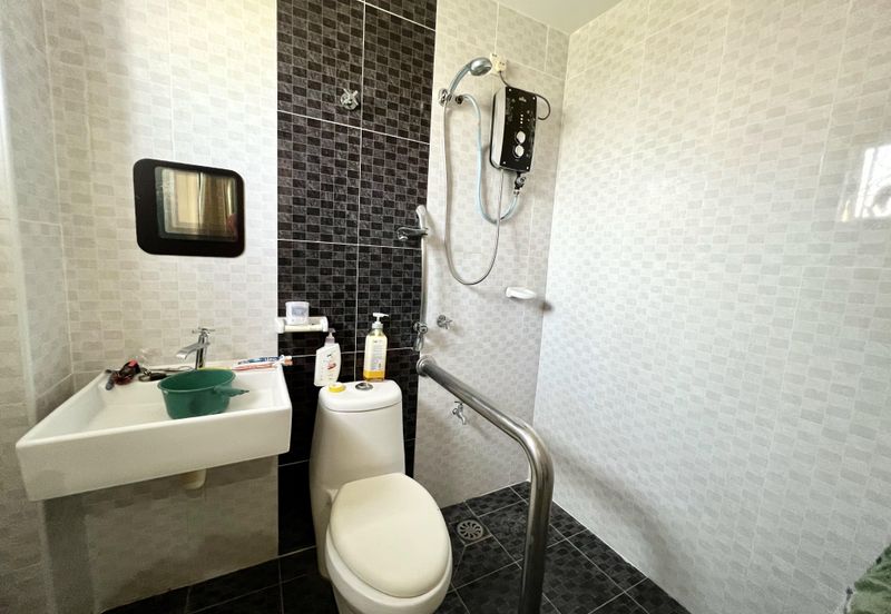 Corner Lot Suria Residences Mantin