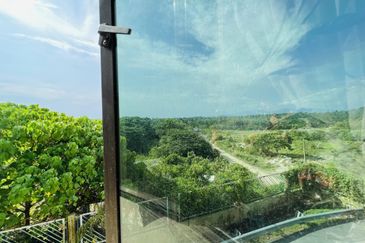 Corner Lot Suria Residences Mantin