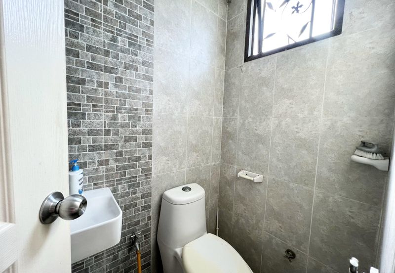 Corner Lot Suria Residences Mantin