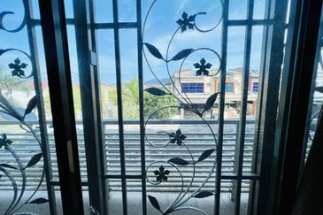 Corner Lot Suria Residences Mantin