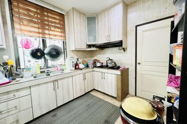 Corner Lot Suria Residences Mantin